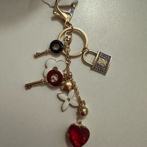 Unbranded charm w/ zippy LV Customer Pick